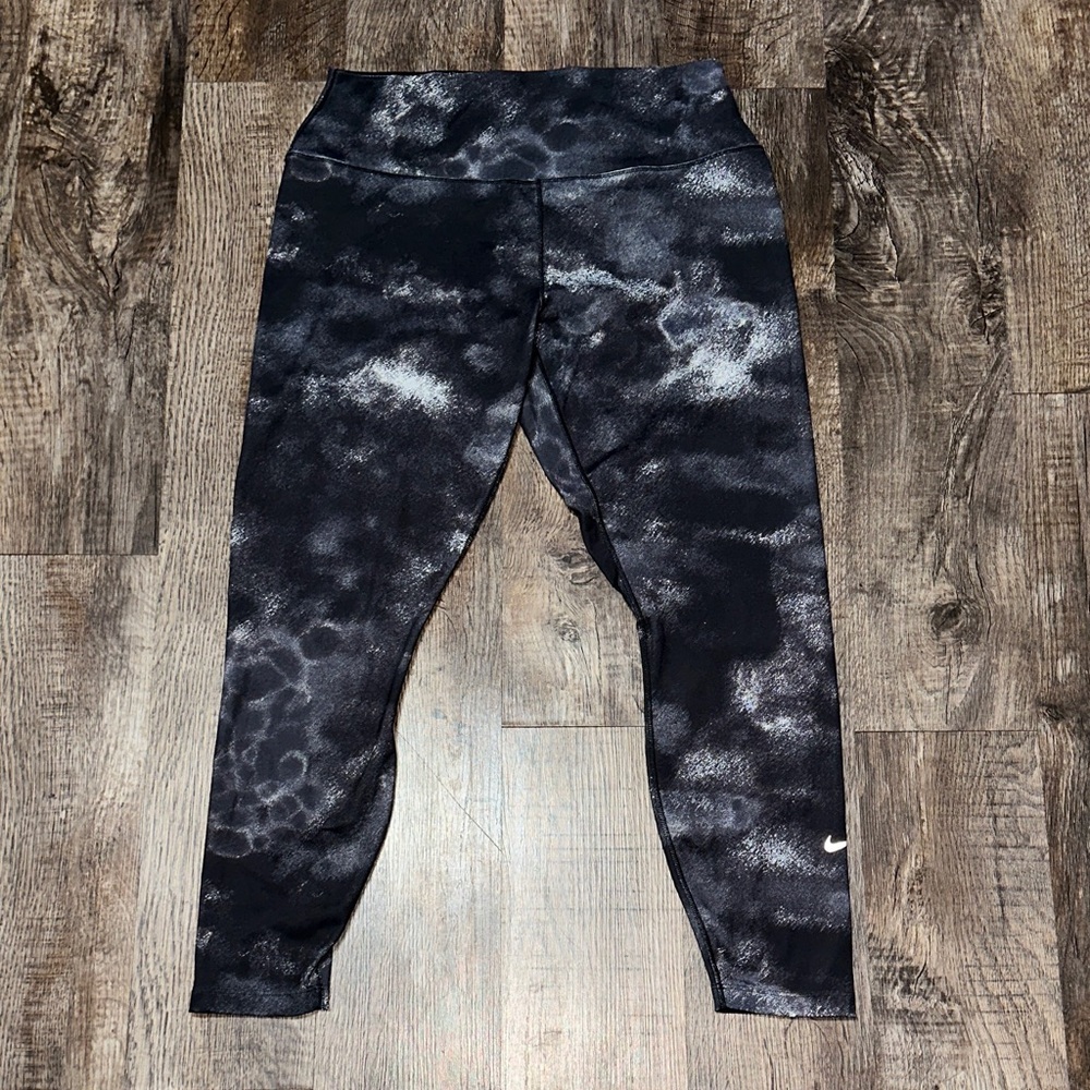 Women’s Black and Gray Leggings